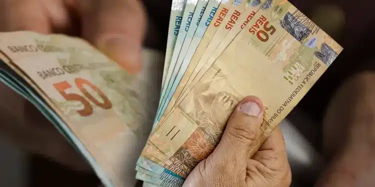 Imagem destacada Saque aniversário do FGTS ou consignado CLT? Compare e escolha sem erro