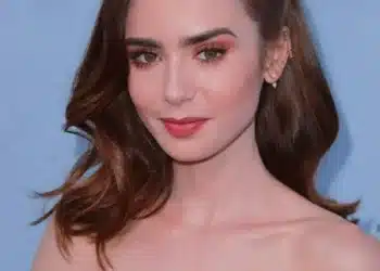 Imagem destacada Mude a Risca do Cabelo e Ganhe Anos de Juventude: Guia Completo do Penteado Rejuvenescendor