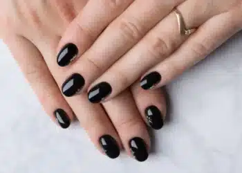 Imagem destacada Guia Definitivo das Cores de Esmalte para : do Nude Clássico ao Metalizado Futurista