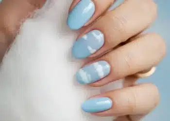 Imagem destacada Azul Céu e Rosa Floral: as Cores de Unhas que Vão Pintar a Primavera