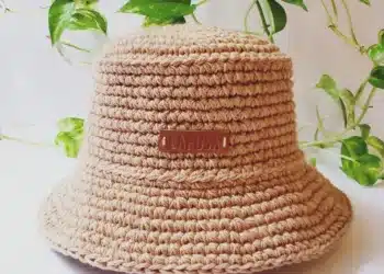 Imagem destacada Chapéu bucket de crochê: o acessório artesanal que vai dominar o verão