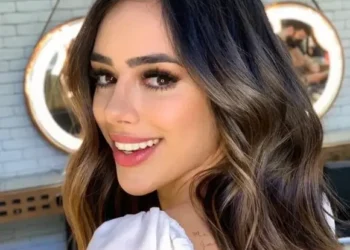 Imagem destacada Mechas caramelo: o toque luminoso de Bruna Biancardi que rejuvenesce qualquer cabelo