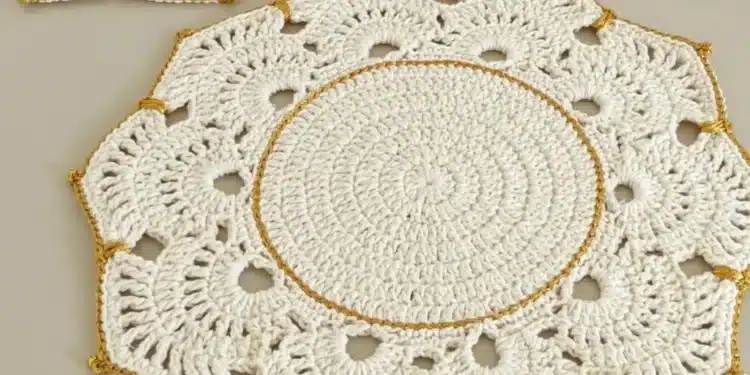 Sousplat de crochê com fio dourado: elegância instantânea para qualquer mesa 1 Imagem destacada Sousplat de crochê com fio dourado: elegância instantânea para qualquer mesa