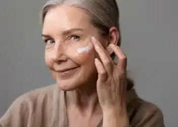 Imagem destacada Pele vibrante aos +: estratégias simples para manter o viço dia após dia