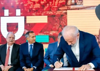 Imagem destacada Luz do Povo: entenda como garantir energia elétrica gratuita e descontos na conta de luz