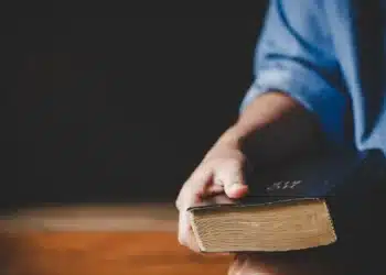 Imagem destacada Salmos antes de dormir: transforme suas noites em momentos de paz e proteção