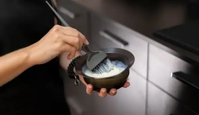 Imagem destacada Grisalho iluminado: guia completo para adotar fios prateados cheios de luz nesta primavera
