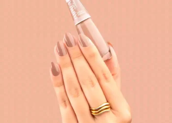 Imagem destacada Esmalte nude rosado: o tom curinga que deixa qualquer mão elegante em