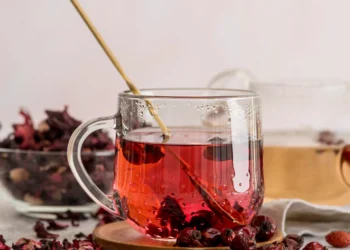 Imagem destacada Chá de hibisco de R$ : nutricionistas explicam como secar até kg por mês