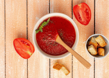 Imagem destacada Molho de tomate da vovó: receita de ingredientes que dura dias na geladeira