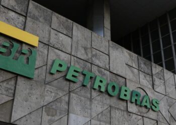 Imagem destacada Petrobras anuncia novo reajuste e consumidores buscam alternativas para driblar alta da gasolina