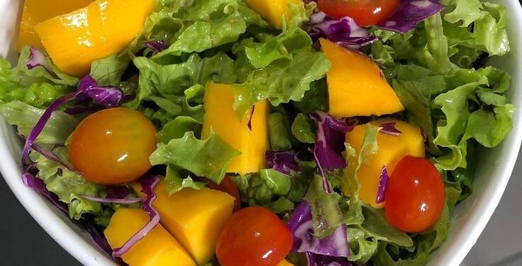 Imagem destacada Salada tropical com manga: receita fácil e refrescante para todas as idades