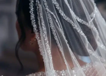 Imagem destacada Os acessórios de noiva que conquistaram as passarelas e o altar