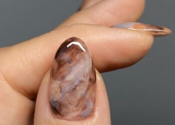 Imagem destacada Efeito mármore: como conquistar unhas elegantes depois dos
