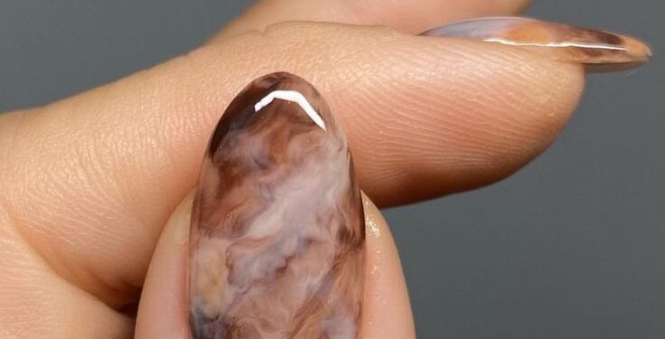 Imagem destacada Efeito mármore: como conquistar unhas elegantes depois dos
