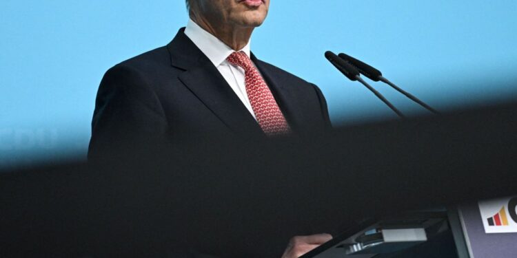 Friedrich Merz destaca desafios para jovens alemães nos EUA e revisa relação transatlântica