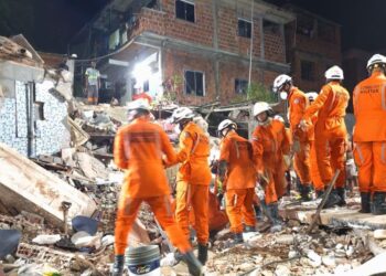 Colapso de prédio na Baixa das Pedrinhas, Salvador, deixa três mortos e mobiliza equipes de resgate