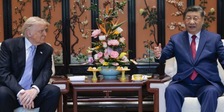 Trump e Xi Jinping reforçam posição contra armas nucleares no Irã e destacam relevância do Estreito de Ormuz