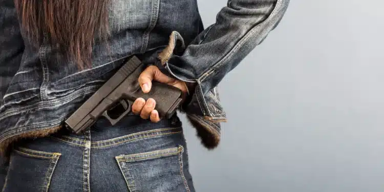 Projeto de Lei 3.272/2024: Porte de Arma para Mulheres sob Medida Protetiva