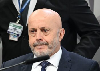 Polícia Federal indicia 48 pessoas por fraude bilionária em descontos indevidos no INSS