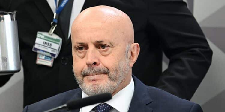 Polícia Federal indicia 48 pessoas por fraude bilionária em descontos indevidos no INSS