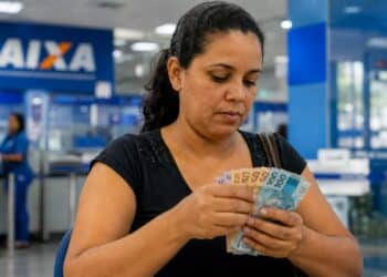 Bolsa Família antecipado nesta segunda (20): pagamentos em AM, PB, PR, RN, RR e SE