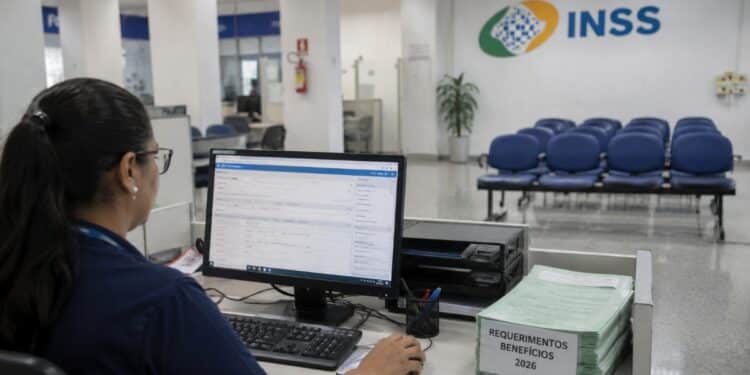 1,6 milhão de pedidos em espera no INSS em 2026: fila é a menor em 21 meses após recuo de 74%