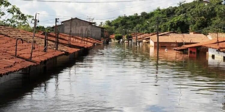 Até 200 mm de chuva no RS: alerta vermelho do Inmet indica risco de temporais até 22 de maio de 2026