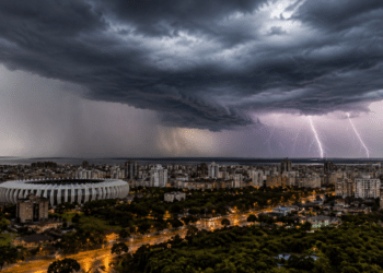 Dias 19 e 20 de julho: RS tem alerta laranja de tempestades do INMET para granizo e ventos fortes
