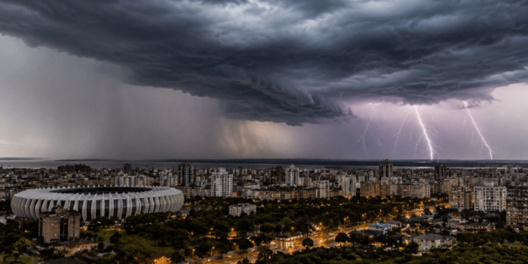 Dias 19 e 20 de julho: RS tem alerta laranja de tempestades do INMET para granizo e ventos fortes