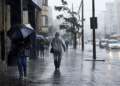 100 mm de chuva por dia e ventos de até 100 km/h no RS: alerta laranja do Inmet prevê granizo e danos