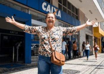 Até R$ 6.220 no saque calamidade do FGTS: quem pode pedir em agosto, setembro e outubro