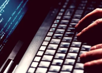 Mais de 500 anúncios falsos do Desenrola Brasil circulam nas redes sociais e enganam usuários
