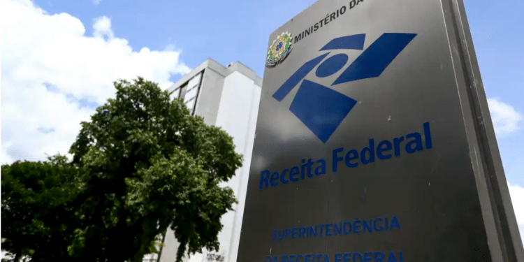 CBS e IBS se tornam exigência na nota fiscal eletrônica: Receita Federal implementa até janeiro de 2027